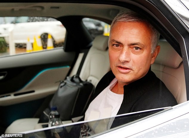 HLV Jose Mourinho chấp nhận án phạt tù 1 năm