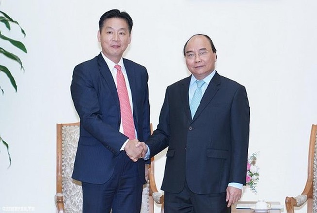 Thủ tướng Nguyễn Xuân Phúc và ông Yasutsugu Iwamura, Giám đốc Điều hành AEON Nhật Bản kiêm Tổng Giám đốc AEON Mall Việt Nam- Ảnh: VGP