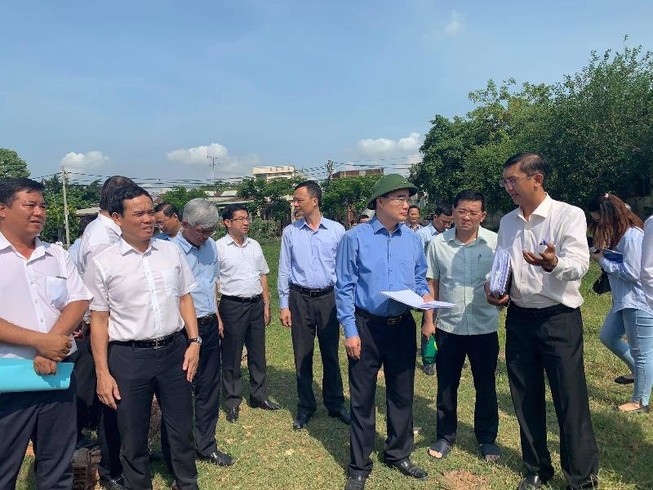 Lãnh đạo TP.HCM thị sát tình trạng nhà không phép ở Bình Chánh
