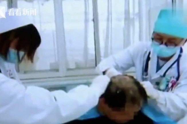 Trúng kịch độc vì nhầm thuốc trừ sâu là dầu gội