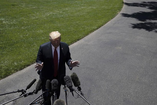 Tổng thống Trump hoãn thỏa thuận với Trung Quốc