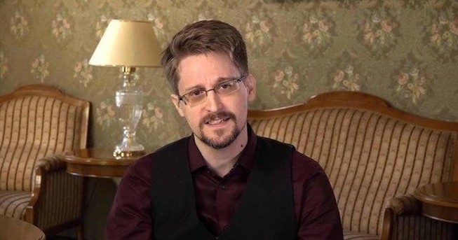 Edward Snowden muốn quay về Mỹ nhưng lại ra điều kiện