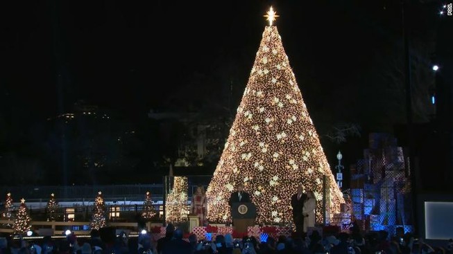 Thắp sáng cây thông Noel, nước Mỹ chào đón mùa lễ hội