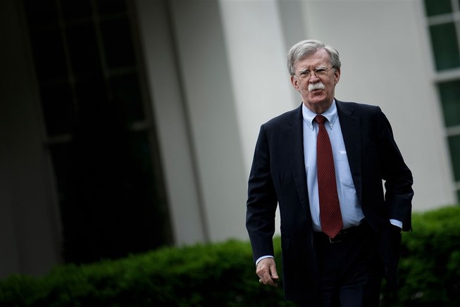 Cựu Cố vấn Bolton sẵn sàng làm chứng luận tội ông Trump