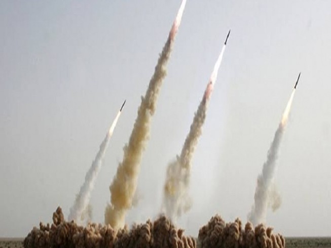 Iran "nã" tên lửa vào căn cứ quân sự Mỹ khiến giá dầu tăng mạnh