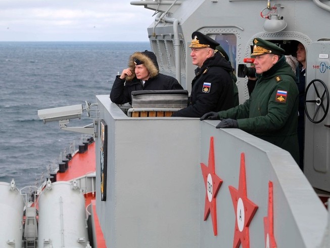 Ngày 9-1, Tổng thống Nga Vladimir Putin đã đến thị sát cuộc diễn tập gần Crimea của Hạm đội Phương Bắc và Hạm đội Biển Đen. Ảnh: SPUTNIK