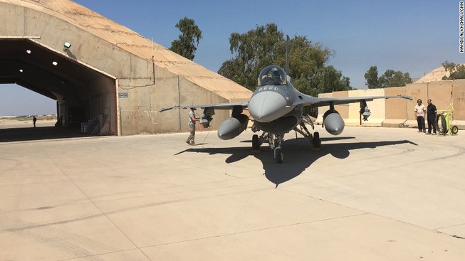 Tiêm kích F-16 tại căn cứ Al-Balad. Ảnh: CNN