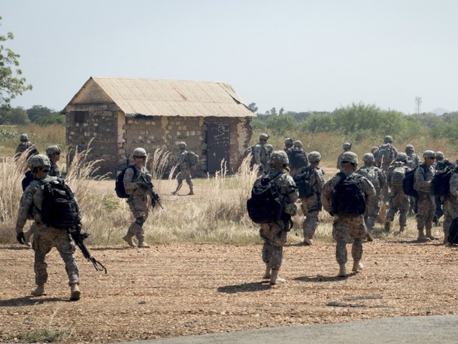 Lính Mỹ tham gia tuần tra ở Nam Sudan hồi tháng 11-2015. Ảnh: AP