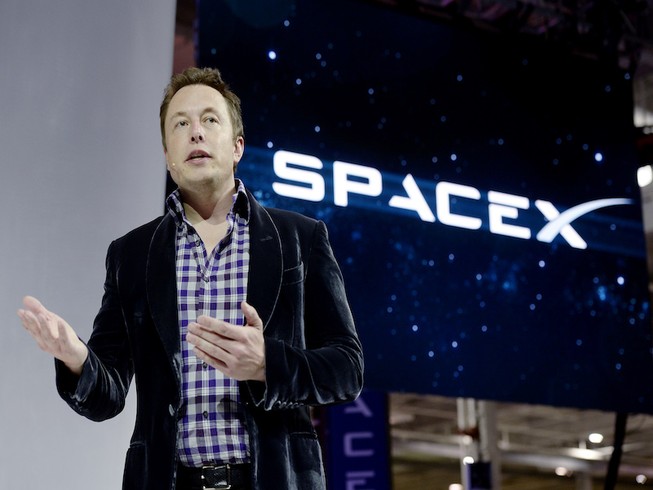 "Người sắt đời thực" - tỉ phú Elon Musk. Ảnh: REUTERS