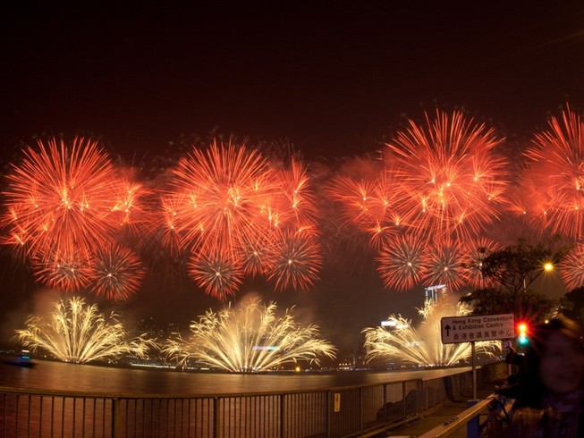 Pháo hoa đêm Giao thừa Tết 2020 ở Hong Kong. Ảnh: CNN