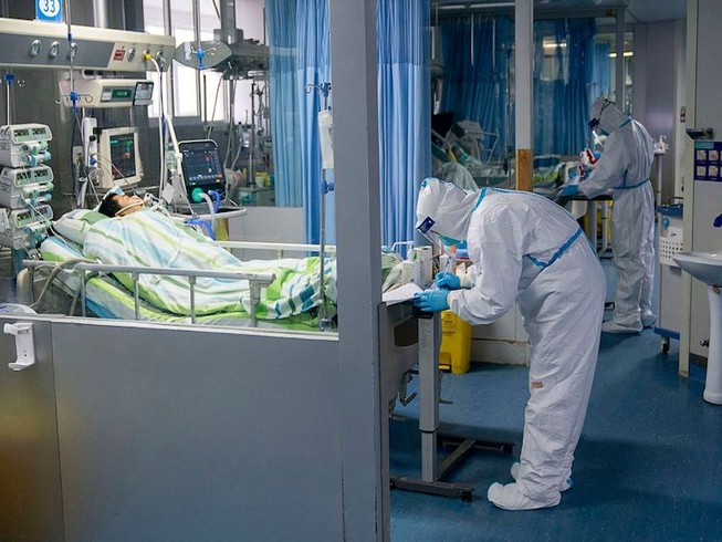 Bệnh nhân nhiễm virus corona được điều trị tại bệnh viện. Ảnh: NEW YORK POST