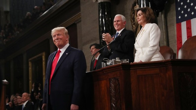 Tổng thống Mỹ Donald Trump có những phản ứng đầu tiên sau khi phiên tòa luận tội tại Thượng viện kết thúc. Ảnh: REUTERS
