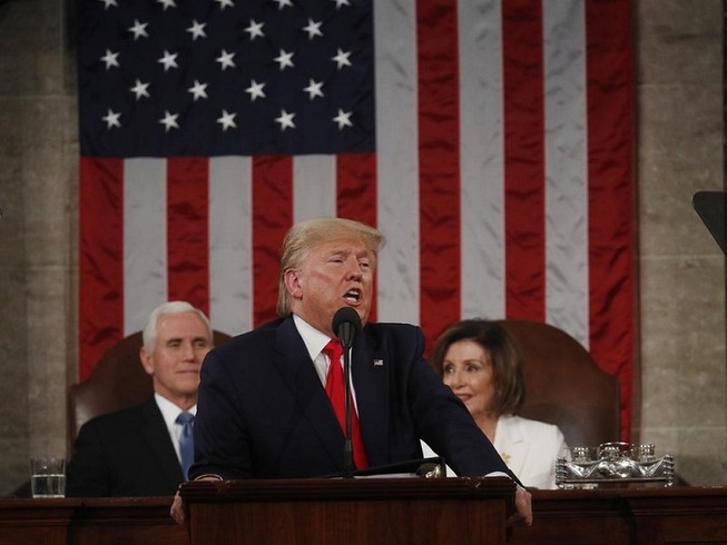 Tổng thống Mỹ Donald Trump phát biểu Thông điệp liên bang một ngày trước khi có phán quyết trắng án của Thượng viện. Ảnh: REUTERS