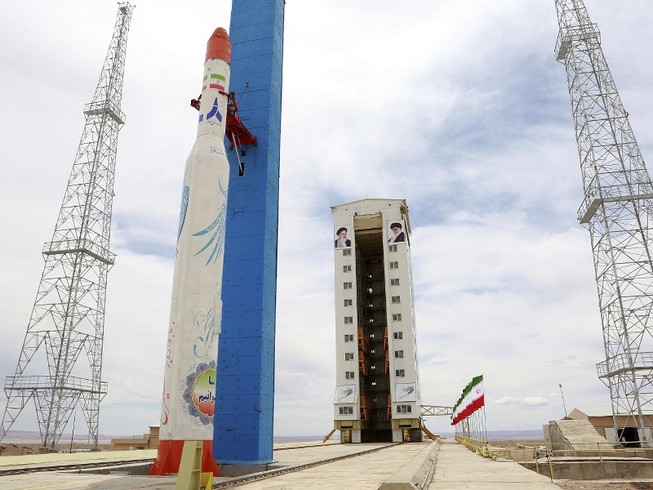 Vụ phóng vệ tinh Zafar bằng tên lửa đẩy Simorgh của Iran hôm 9-2 đã không thành công. Ảnh: IRAN PRESS