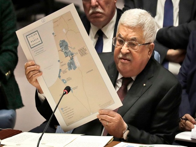 Tổng thống Palestine Mahmoud Abbas nói Kế hoạch hòa bình Trung Đông của Tổng thống Mỹ Donald Trump sẽ không thể tồn tại vì hạn chế chủ quyền Palestine. Ảnh: AP