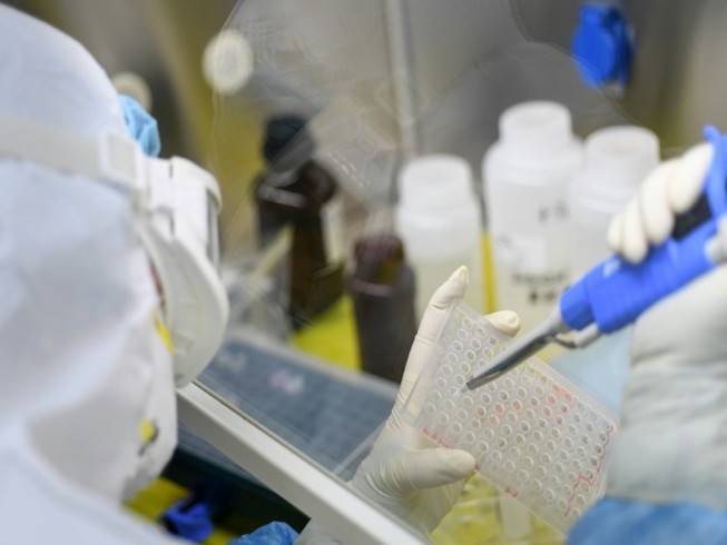 Các nhà khoa học trên thế giới đang chạy đua để phát triển một loại vaccine ngừa virus COVID-19. Ảnh: BANGKOK POST
