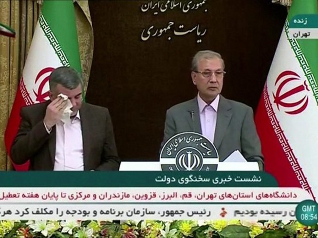 Thứ trưởng Bộ Y tế Iran Iraj Harirchi trong buổi họp báo ngày 24-2. Ảnh: ABAS ASLANI