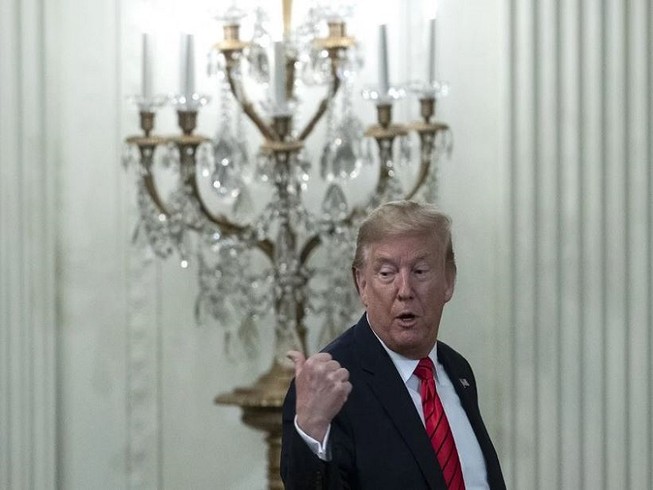 Tổng thống Trump nói rằng Chính phủ Mỹ đang làm tốt việc kiểm soát dịch COVID-19. Ảnh: BLOOMBERG