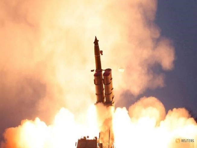 Một tên lửa do Triều Tiên phóng lên được Hãng Thông tấn nhà nước Triều Tiên (KCNA) công bố ngày 28-11-2019. Ảnh: REUTERS