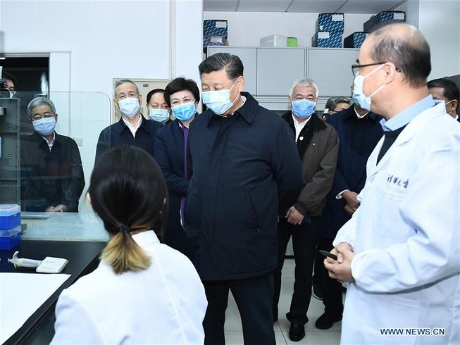 Chủ tịch Trung Quốc Tập Cận Bình nhấn mạnh việc cần thiết là tiến hành nghiên cứu các loại vaccine chống COVID-19. Ảnh: TÂN HOA XÃ