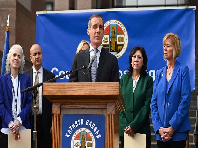 Chính quyền bang California ban bố tình trạng khẩn cấp sau khi có một ca tử vong do COVID-19 ngày 4-3. Ảnh: GETTY IMAGES