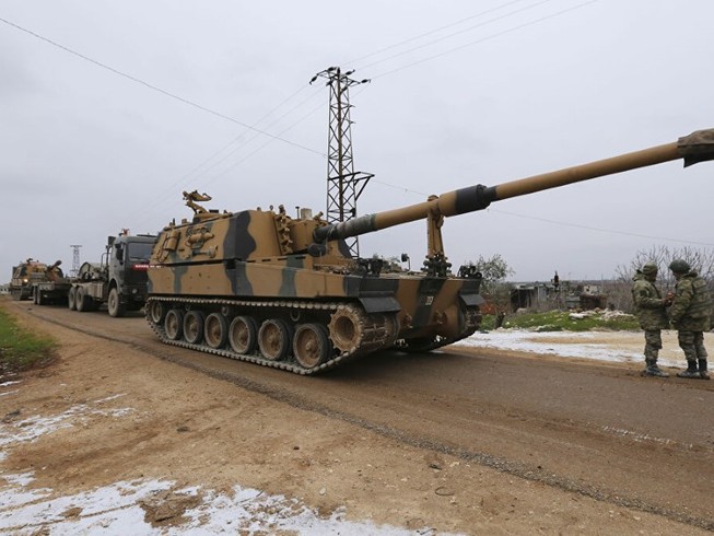 Xe tăng của Thổ Nhĩ Kỳ triển khai ở Idlib (Ảnh chụp ngày 14-2). Ảnh: AP