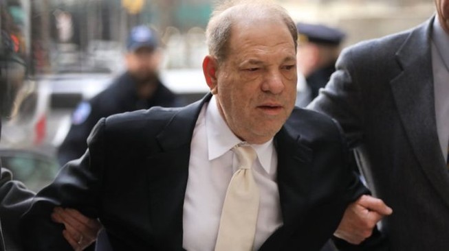 Ông Harvey Weinstein trong phiên xử. Ảnh: GETTY IMAGES