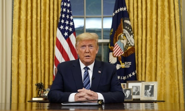 Ông Trump đưa ra thông điệp quốc gia từ Phòng Bầu dục. Ảnh: AFP