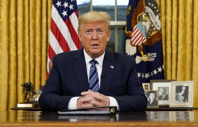 COVID-19 thách thức cuộc đua tái cử của ông Trump ra sao?