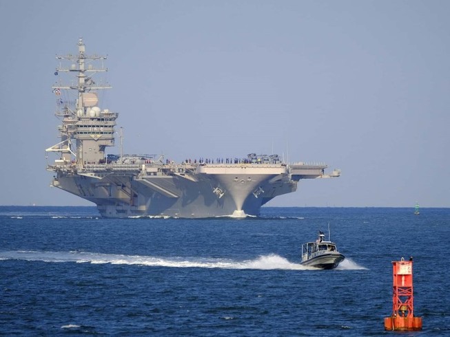 Nhóm tác chiến tàu sân bay Dwight D. Eisenhower hoạt động ở Vùng Vịnh (Ảnh chụp tháng 9-2019). Ảnh: REUTERS