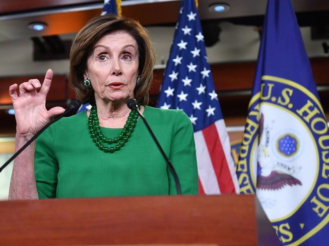 Chủ tịch Hạ viên Mỹ Nancy Pelosi (ảnh) tuyên bố đã thống nhất với chính quyền Tổng thống Donald Trump về dự luật mới hỗ trợ người dân Mỹ trong dịch COVID-19. Ảnh: AFP