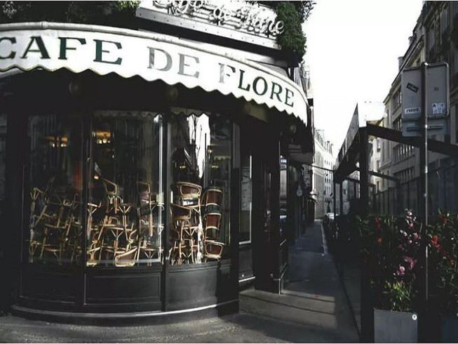 Một quán cà phê tại khu phố Saint-Germain-des-Prés, Quận 6, Paris đóng cửa từ ngày 14-3 do yêu cầu từ Chính phủ. Ảnh: AFP