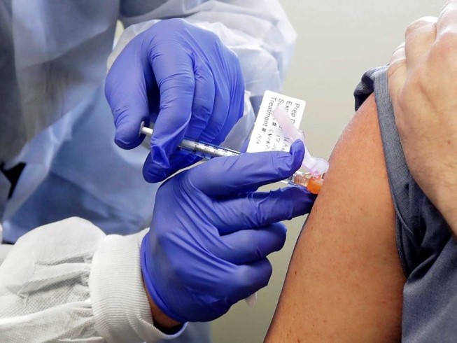 Mỹ đã tiến hành tiêm thử nghiệm mũi vaccine ngừa COVID-19 đầu tiên ở người. Ảnh: AP