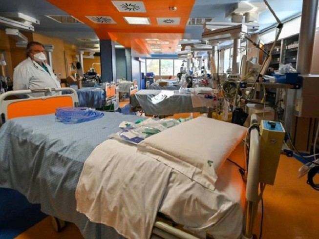 Các chuyên gia Ý dự đoán đỉnh dịch có thể rơi vào tuần sau hoặc 20 ngày sau đó. Ảnh: AFP