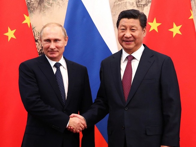 Chủ tịch Trung Quốc Tập Cận Bình (phải) và Tổng thống Nga Vladimir Putin (trái). Ảnh: TÂN HOA XÃ