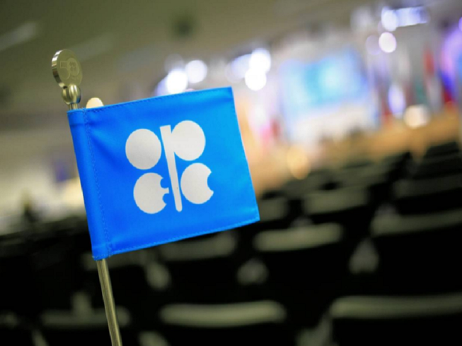 OPEC và Nga đồng ý cắt giảm sản lượng dầu thô khai thác hằng ngày để nâng giá dầu thế giới lên. Ảnh: GETTY IMAGES