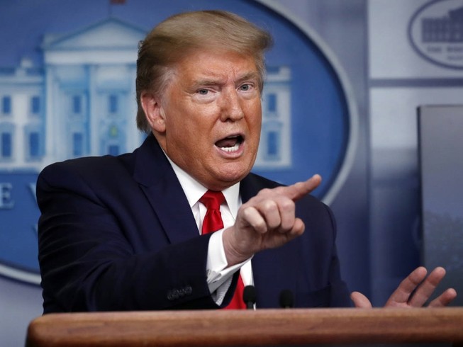Tổng thống Donald Trump trong cuộc họp báo ngày 14-4. Ảnh: AFP