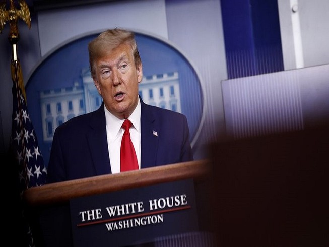 Trong buổi họp báo ngày 19-4, Tổng thống Mỹ Donald Trump sẽ dùng số tiền mà Mỹ không tài trợ cho WHO vào việc khác hiệu quả hơn. Ảnh: AP