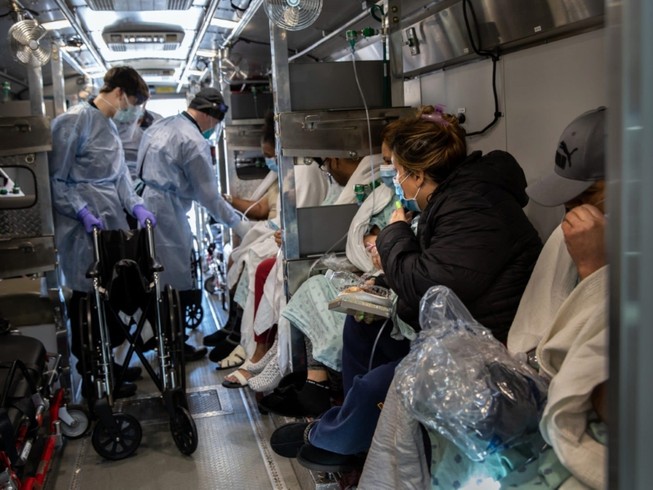 Khu cách ly quá tải của của Bệnh viện Montefiore thuộc TP New York, Mỹ ngày 20-4. Ảnh: REUTERS