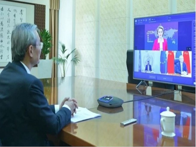 Đại sứ Trung Quốc tại EU tham dự hội nghị trực tuyến về đại dịch COVID-19 hôm 4-5. Ảnh: SCMP