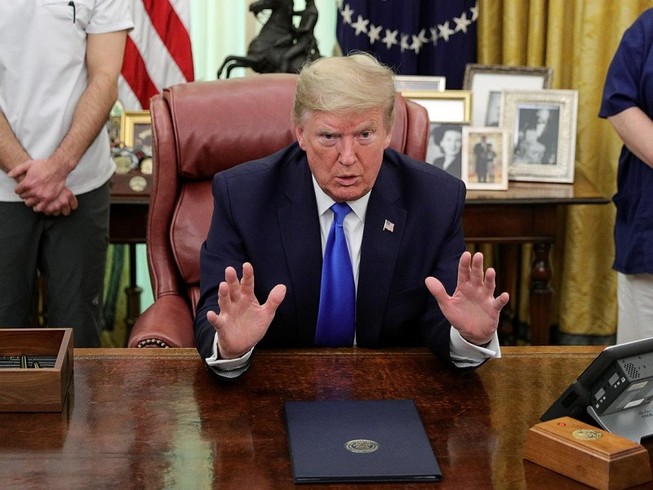 Tổng thống Mỹ Donald Trump muốn có quyền đơn phương ra lệnh hành động quân sự với Iran. Ảnh: REUTERS
