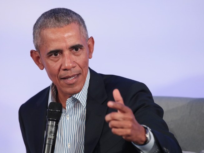 Cựu Tổng thống Obama phát biểu tại Học viện Công nghệ Illinois (Mỹ) hồi tháng 6-2019. Ảnh: REUTERS