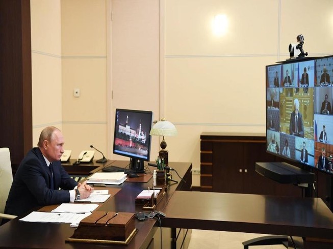 Tổng thống Nga Vladimir Putin trong cuộc họp trực tuyến nội các ngày 11-5. Ảnh: AFP