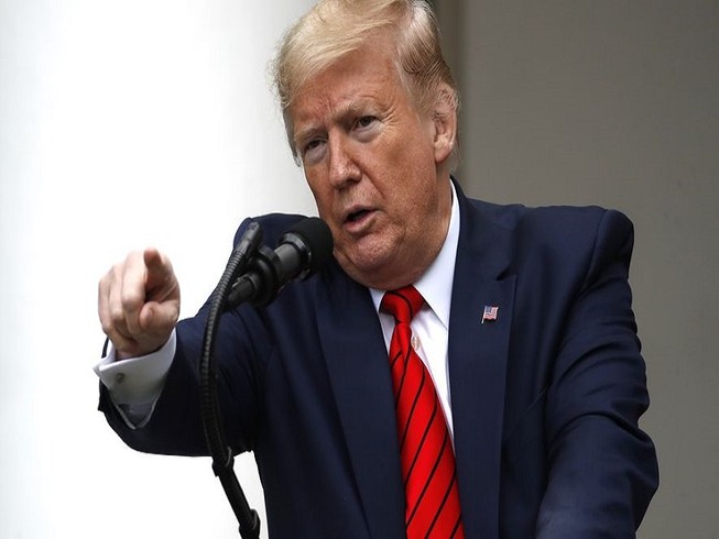 Tổng thống Mỹ Donald Trump đột ngột kết thúc cuộc họp báo về COVID-19 hôm 11-5. Ảnh: AP