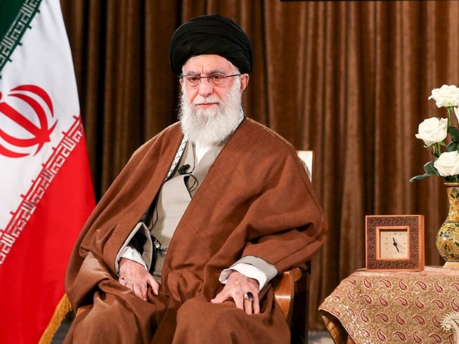 Lãnh tụ tối cao Iran Ayatollah Ali Khamenei trong một bài phát biểu trên truyền hình hồi tháng 3-2020. Ảnh: AFP