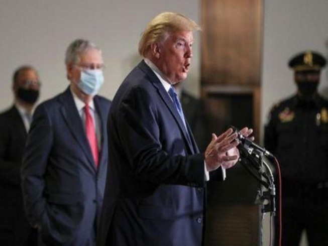 Tổng thống Mỹ Donald Trump tại một cuộc gặp với các thượng nghị sĩ đảng Cộng hòa để thảo luận về COVID-19 tại thủ đô Washington.