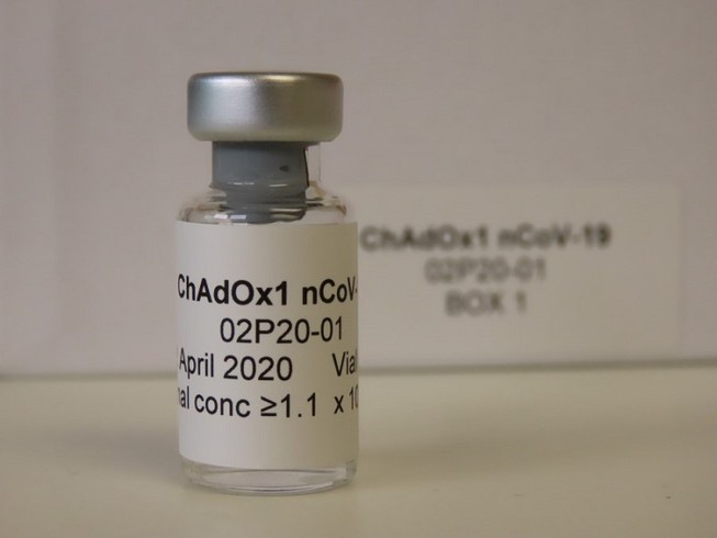 Mẫu vaccine tiềm năng ngừa COVID-19 vaccine AZD1222 do Đại học Oxford phát triển và công ty AstraZeneca sẽ sản xuất. Ảnh: REUTERS