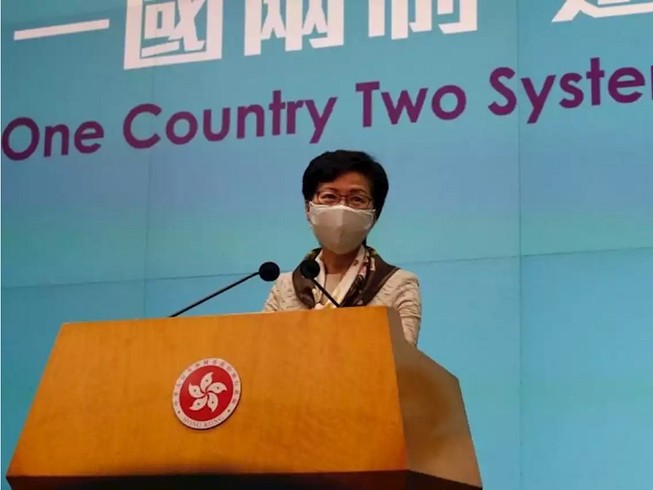 Trưởng Đặc khu hành chính Hong Kong Lâm Trịnh Nguyệt Nga phát biểu trong buổi họp báo ngày 2-6. Ảnh: REUTERS