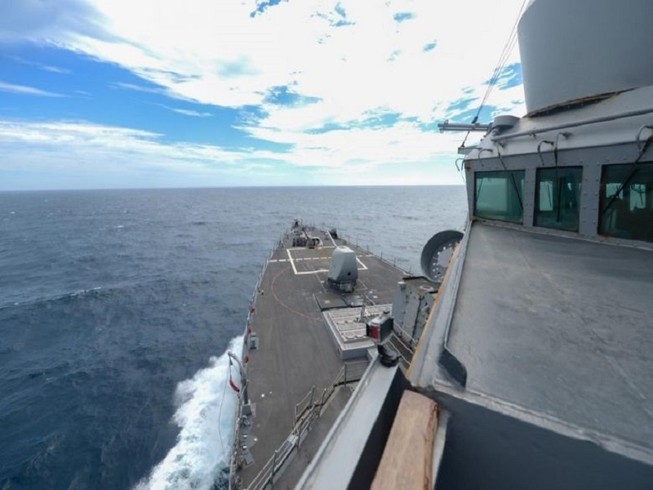 Tàu chiến USS Russell của Hải quân Mỹ đi ngang qua eo biển Đài Loan hôm 5-6. Ảnh: FACEBOOK