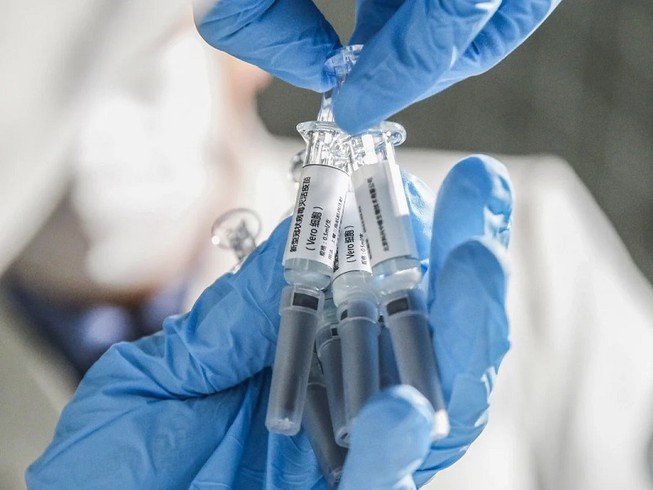 Những liều vaccine ngừa COVID-19 thử nghiệm do công ty Sinovac (Trung Quốc) phát triển. Ảnh: TÂN HOA XÃ
